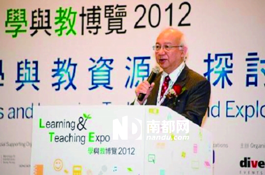 <p>    政府資訊科技總監(jiān)賴錫璋在2012香港學(xué)與教博覽談?wù)W(wǎng)絡(luò)對教育的支持。</p>