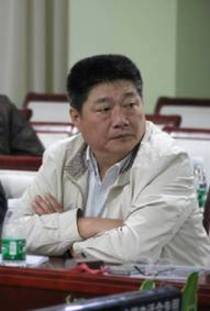 王飛：政府不應(yīng)躲避媒體，謠言止于真相