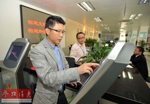 美媒贊中國(guó)政府推動(dòng)信息公開(kāi) 嘆美國(guó)日益保守