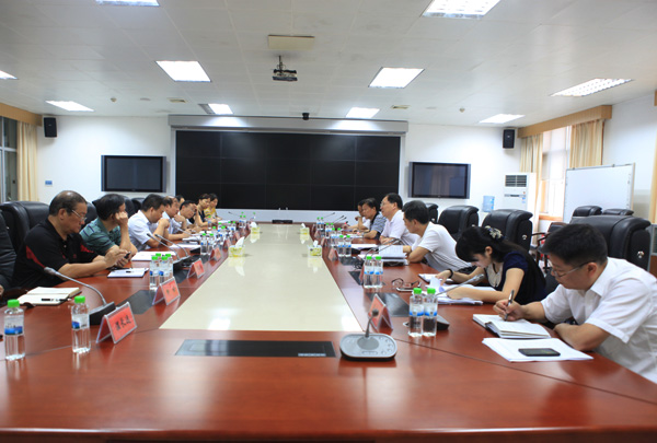 湖南省政府經(jīng)濟研究信息中心匯報了省政府門戶網(wǎng)站當(dāng)前工作及全省網(wǎng)上政務(wù)服務(wù)平臺建設(shè)有關(guān)建議。
