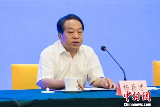 圖為呂梁市人民政府副市長(zhǎng)楊巨才發(fā)言。　馮帥 攝