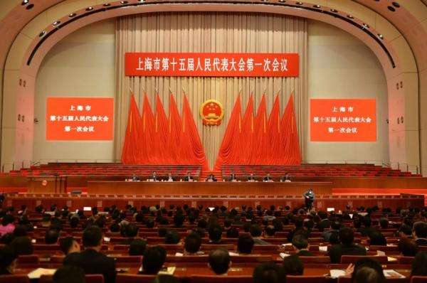 23日，上海市第十五屆人民代表大會開幕