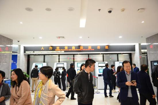 金華市行政服務(wù)中心內(nèi)。浙江省人社廳供圖