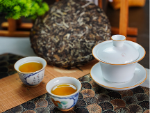 傳承技藝不忘創(chuàng)新改良，瑜承小匠攜手工廠制作現(xiàn)代餅茶