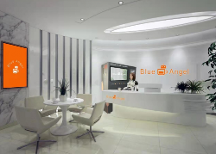 人形機(jī)器人+咖啡機(jī)器人=暖心的“藍(lán)天使咖啡”