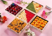 小糖茉茉嘗厚切優(yōu)格提拉米蘇，鮮香美味，讓人心動(dòng)ing