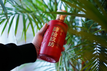 善釀?wù)哚u香型白酒肆拾玖坊入口綿柔不辣喉，回味綿長(zhǎng)風(fēng)味正宗