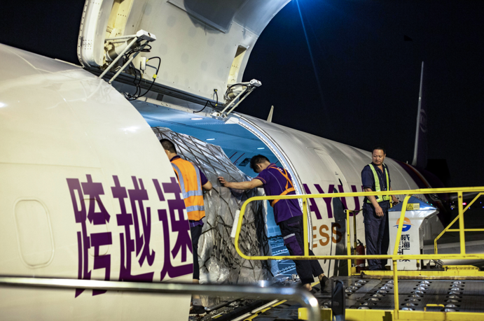 通過跨越快遞電話，深入了解品牌多領域的硬核實力