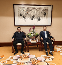 鄂爾多斯邀請(qǐng)張信良參加在京召開(kāi)的“人才新政2.0版”新聞發(fā)布會(huì)