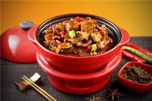 炊小煲牛腩煲，口感醇香，美味直擊心底